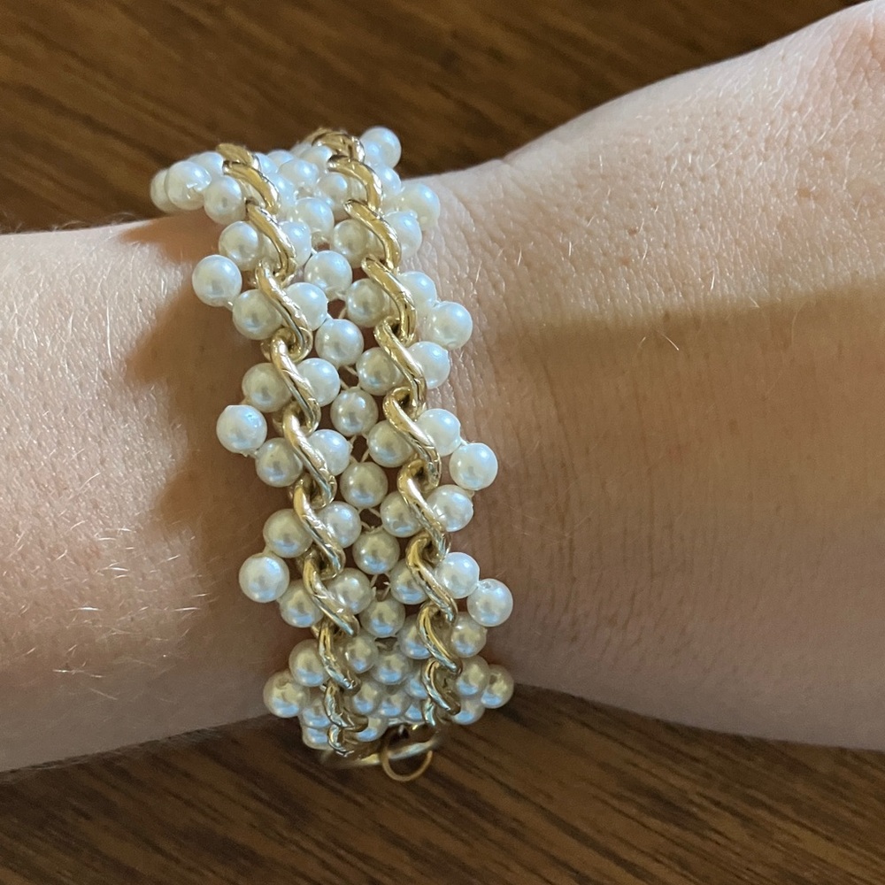 Hand Crafted Chic Gold and White Faux Pearl Bracelet‎